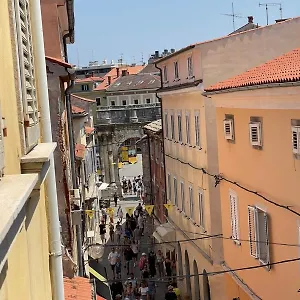 Appartement Dejan 2-top Centar-old Town Studio, Pula